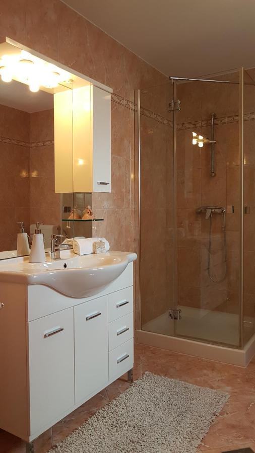 Apartmani Diva Malinska Bagian luar foto