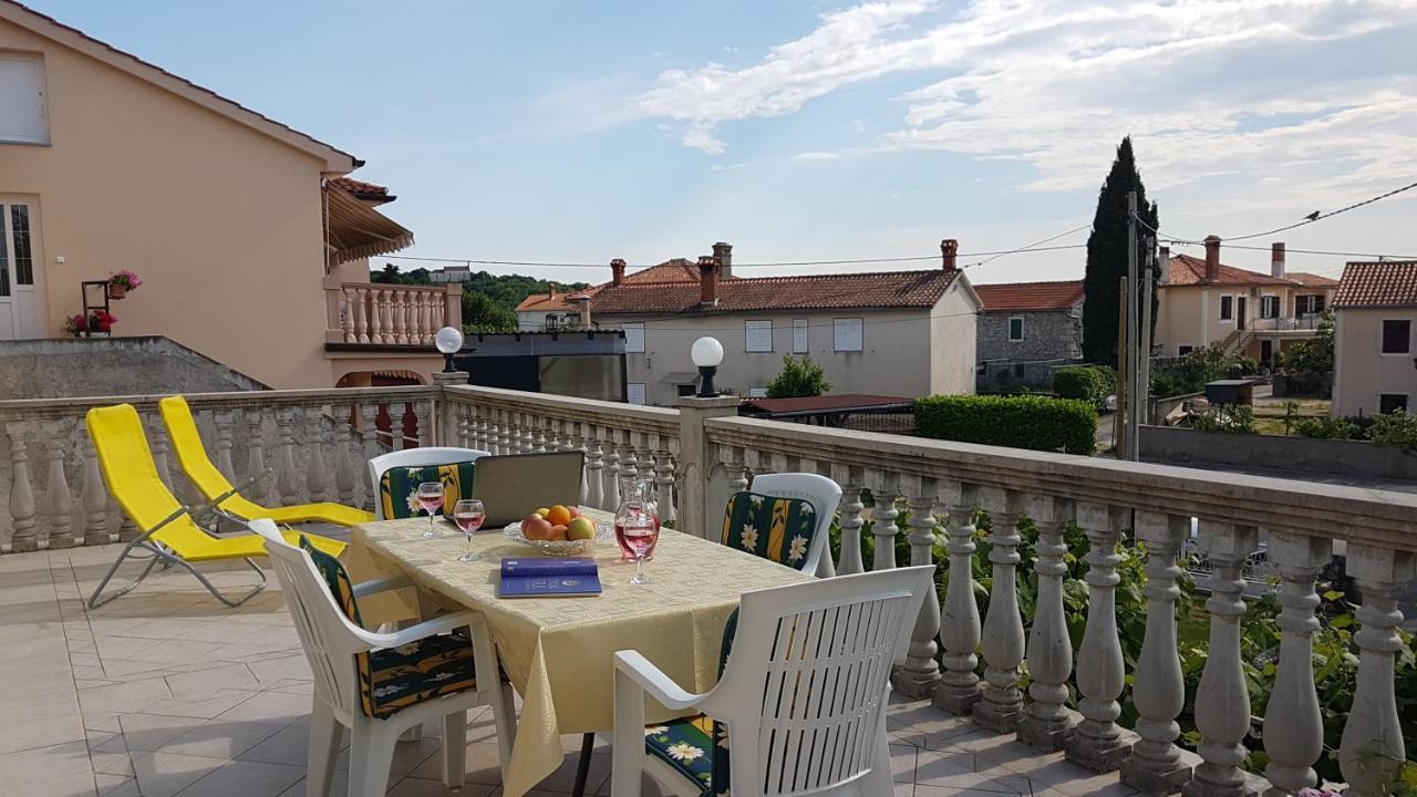 Apartmani Diva Malinska Bagian luar foto