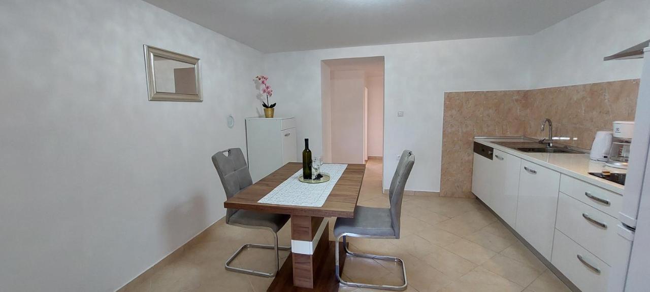 Apartmani Diva Malinska Bagian luar foto
