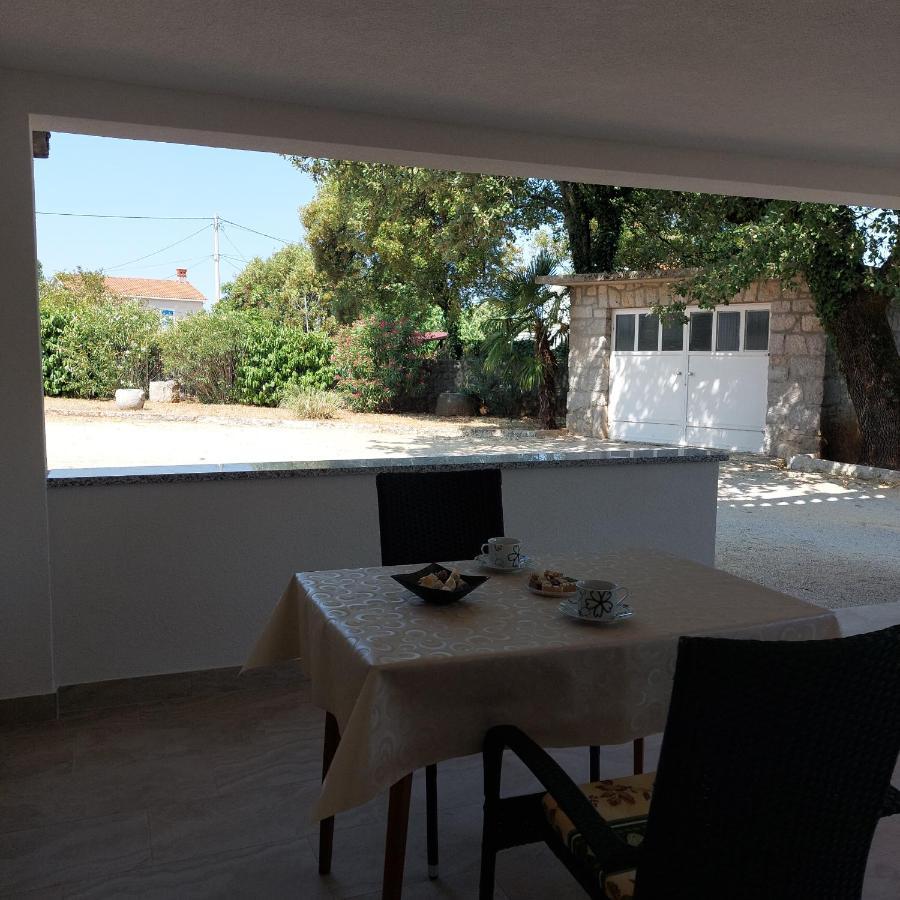 Apartmani Diva Malinska Bagian luar foto