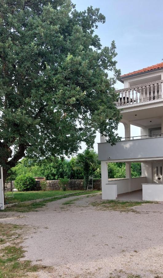 Apartmani Diva Malinska Bagian luar foto