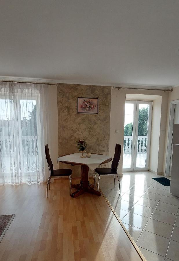 Apartmani Diva Malinska Bagian luar foto