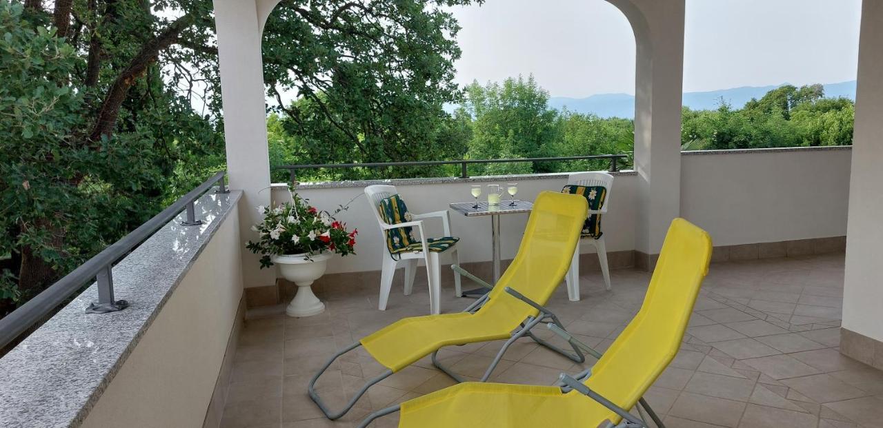 Apartmani Diva Malinska Bagian luar foto